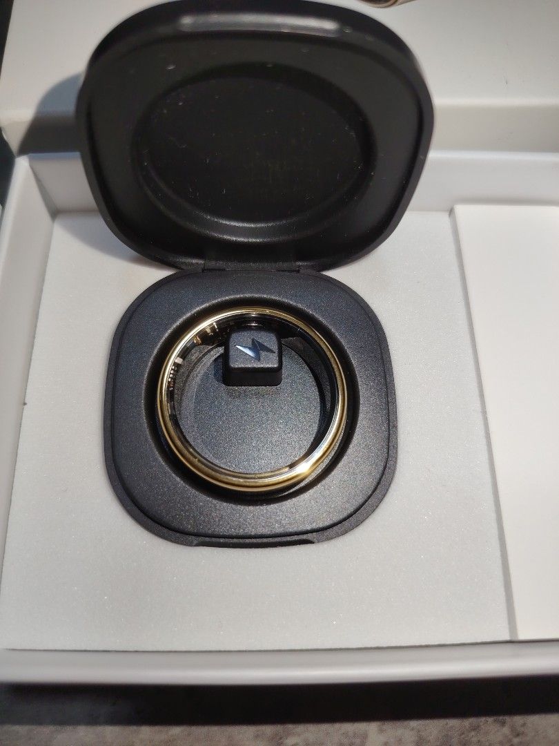 Smart ring (Category: Wearables & Smart Watches) located in Singapore. Submitted by s2407 (Listing ID 1459418213, Image 3). Description: Brand new. Bought wrong size. It's size 13.