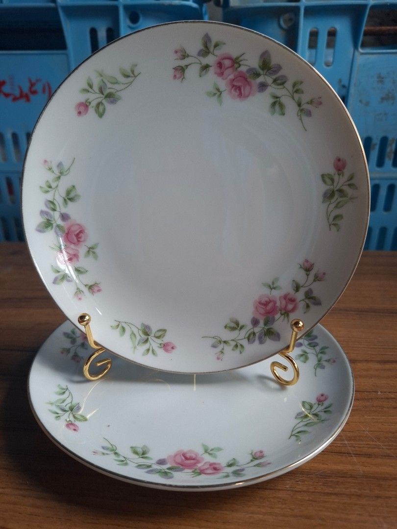 Sone China Cake Plate (Category: Other Kitchenware & Tableware) located in Consolacion. Submitted by luxekerei (Listing ID 1459465173, Image 1). Description: .