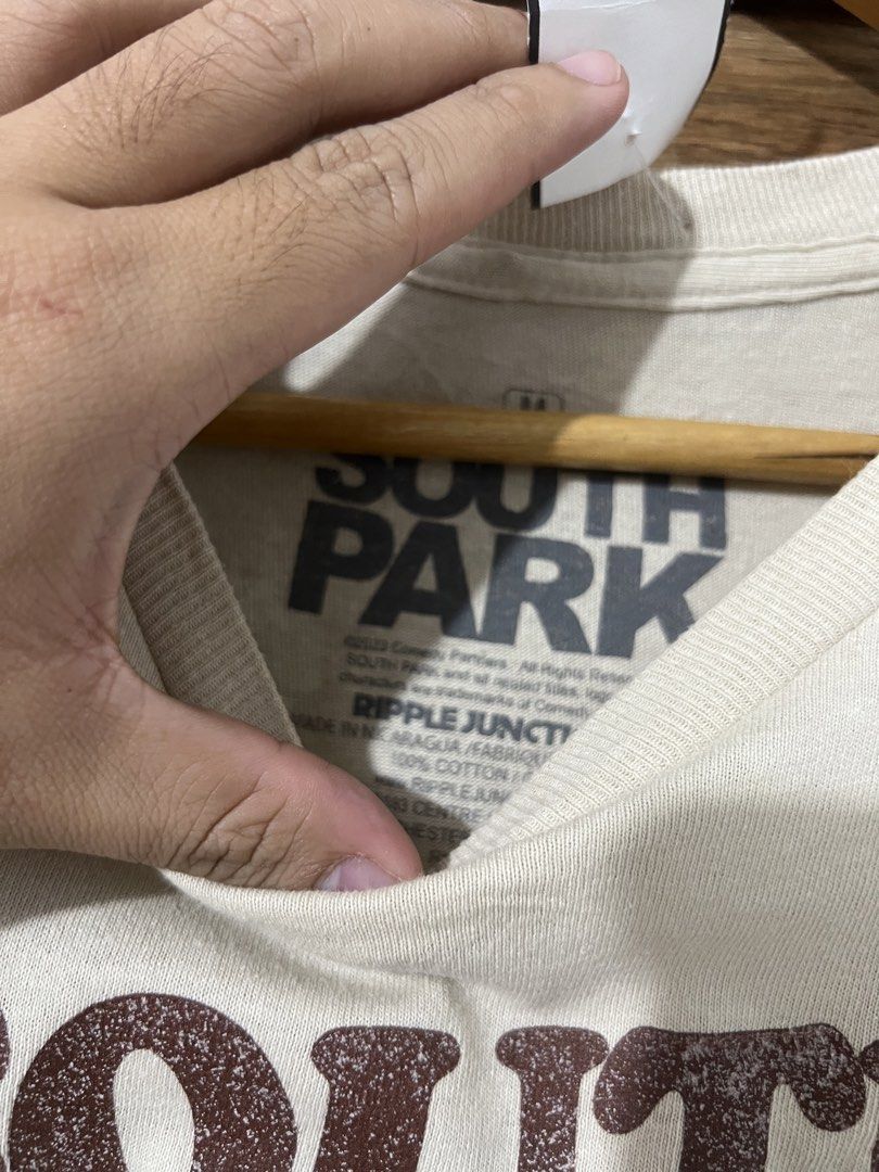 South Park (Category: Tshirts & Polo Shirts ) located in Jaen. Submitted by 17thstreetclo.bymkdl (Listing ID 1459396309, Image 3). Description: South Park 9/10 color rate Issue stain see photo need wash fresh from bale 21x30 dimensions .