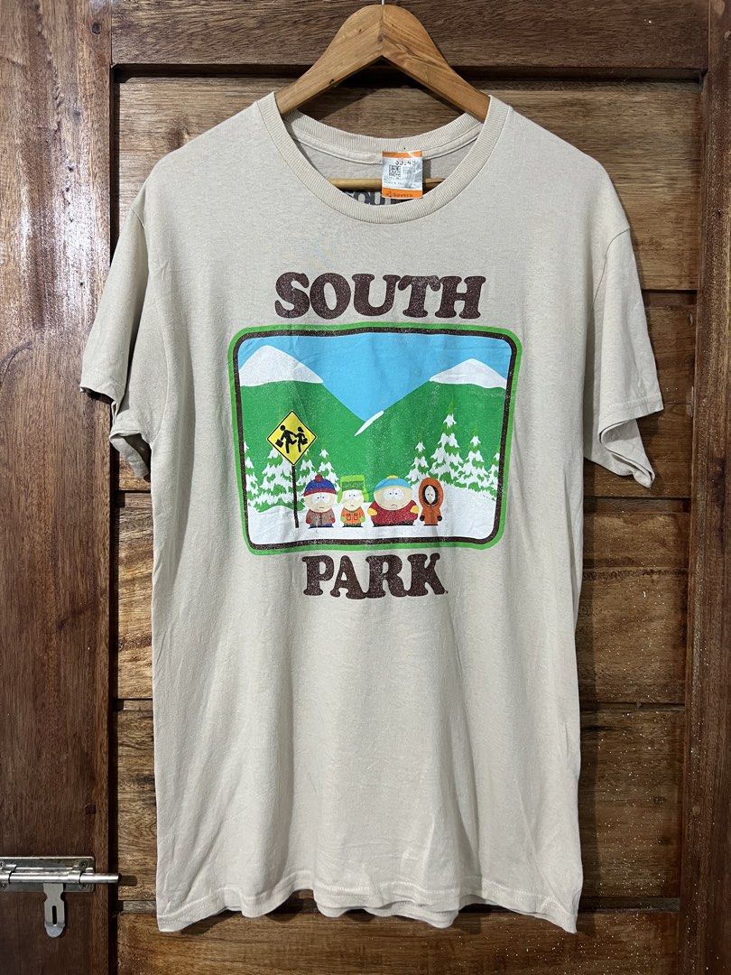 South Park (Category: Tshirts & Polo Shirts ) located in Jaen. Submitted by 17thstreetclo.bymkdl (Listing ID 1459396309, Image 1). Description: South Park 9/10 color rate Issue stain see photo need wash fresh from bale 21x30 dimensions .