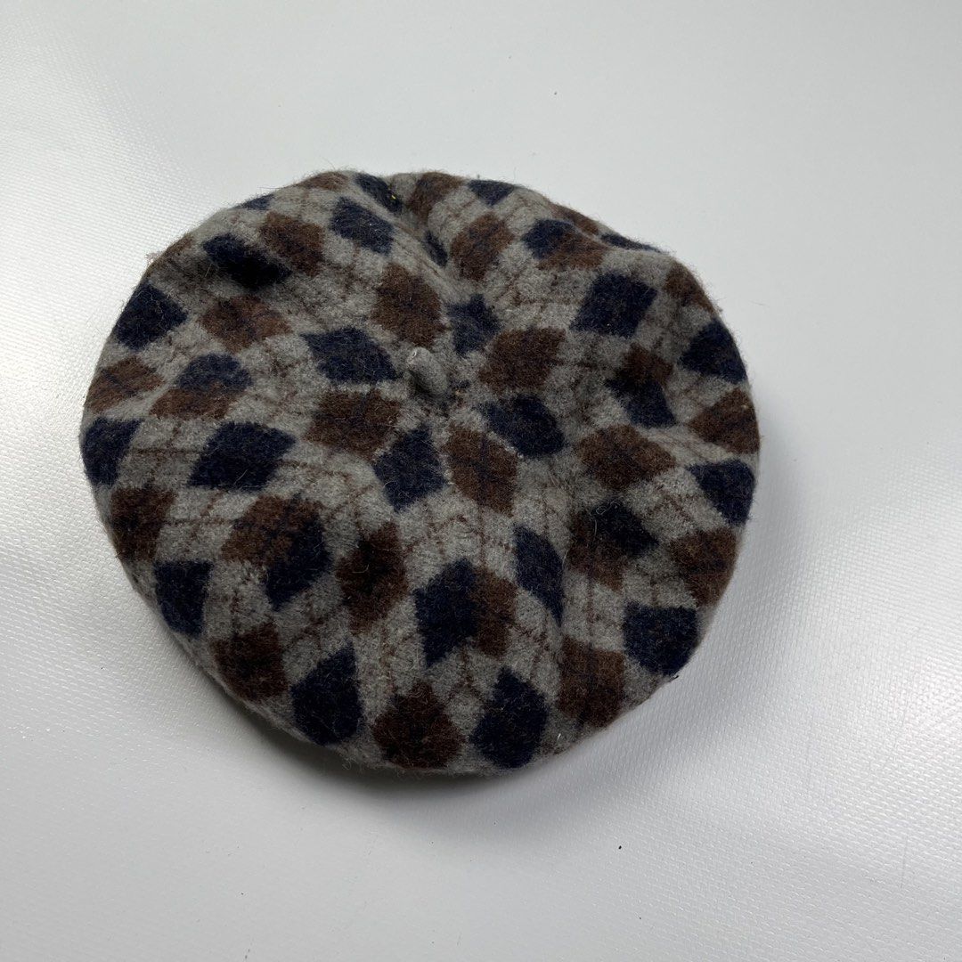 Steve Madden (Category: Luxury Accessories) located in Lucena. Submitted by RAGGGGSSSS (Listing ID 1459410227, Image 2). Description: Steve Madden Berret Hat One size Excellent Condition No issue.