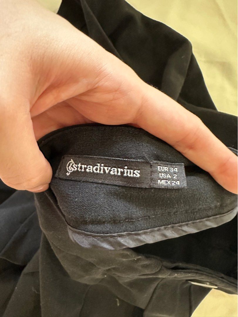 Stradivarius Black Pleated Skort (Category: Other Bottoms) located in Manila. Submitted by liangeanph (Listing ID 1459381400, Image 3). Description: Fits 25-26 waistline.