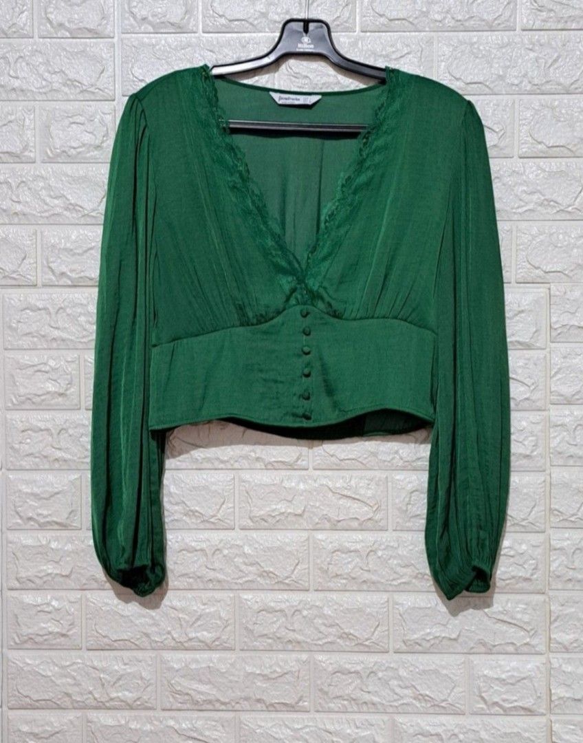Stradivarius Satin Button Detail Romantic Blouse (Category: Blouses) located in Taguig. Submitted by authprelovedonlineshop2 (Listing ID 1459369227, Image 2). Description: - Stradivarius green blouse - V-neckline with lace detailing - Long sleeves - Button-down front - Fitted waist - Silky material - Gathered back design - Vibrant green color Stradivarius Satin Button Detail Romantic Blouse Like New! Large but best fit to Medium! Php788 🍀All ite