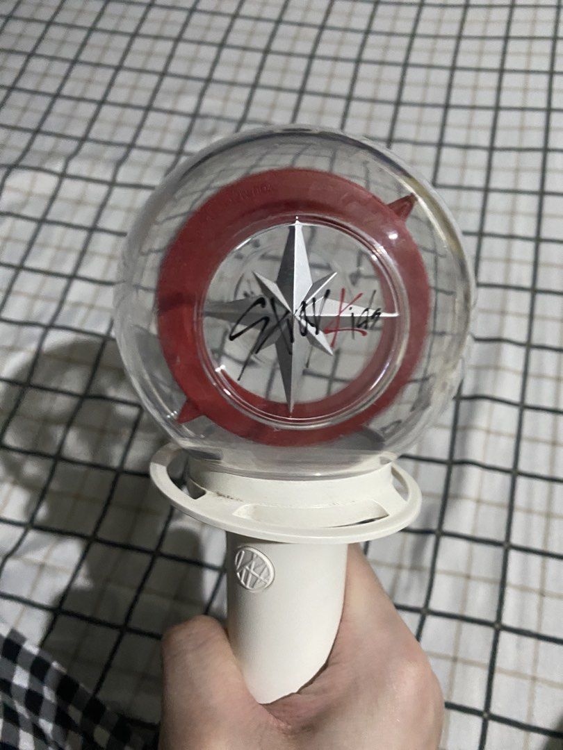 Straykids Lightstick ver1 (Category: K-Wave Merchandise) located in Manila. Submitted by preloveditems292 (Listing ID 1459320375, Image 1). Description: No box No battery holder .