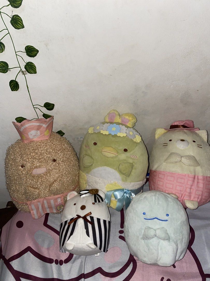 Sumikko Gurashi Bundle Plushies (Category: Plushies & Soft Toys) located in Guagua. Submitted by toy_corner (Listing ID 1459326255, Image 1). Description: 5 items take all with issue sa ribbon yung isa All with etiketa Pampanga loc MOP: gcash J&t courier.