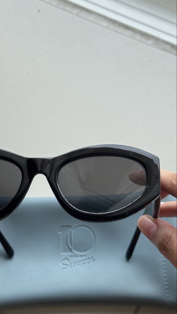 Sunnies Alba Ink Polarized Sunglasses (Category: Sunglasses & Eyewear) located in Muntinlupa City. Submitted by trixpelliarmus (Listing ID 1459409661, Image 3). Description: Polarized lenses With a few scratches (see photos).