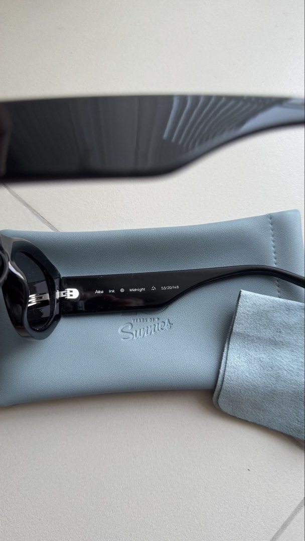 Sunnies Alba Ink Polarized Sunglasses (Category: Sunglasses & Eyewear) located in Muntinlupa City. Submitted by trixpelliarmus (Listing ID 1459409661, Image 2). Description: Polarized lenses With a few scratches (see photos).