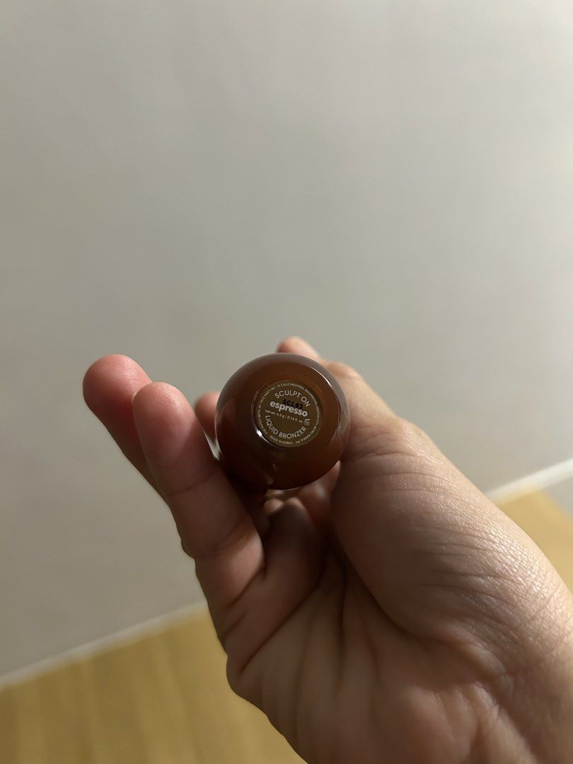 Sunnies Face Sculpting On - Espresso (Category: Makeup) located in Quezon City. Submitted by chastnavarrete (Listing ID 1459471223, Image 2). Description: - Shade: Espresso - Just bought it and it’s not for me .