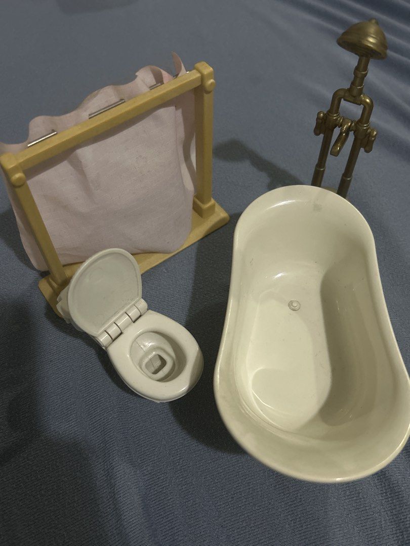 Sylvanian Families Bathroom Set (Category: Kids Toys) located in Davao. Submitted by daalireza (Listing ID 1459386739, Image 1). Description: 📩 for more info..