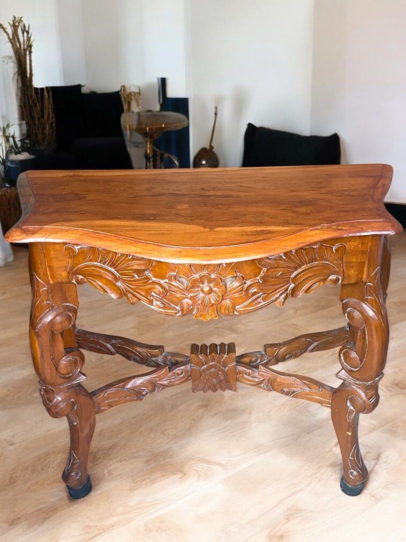 table (Category: Tables & Sets) located in Singapore. Submitted by soe_collections (Listing ID 1459388467, Image 3). Description: .