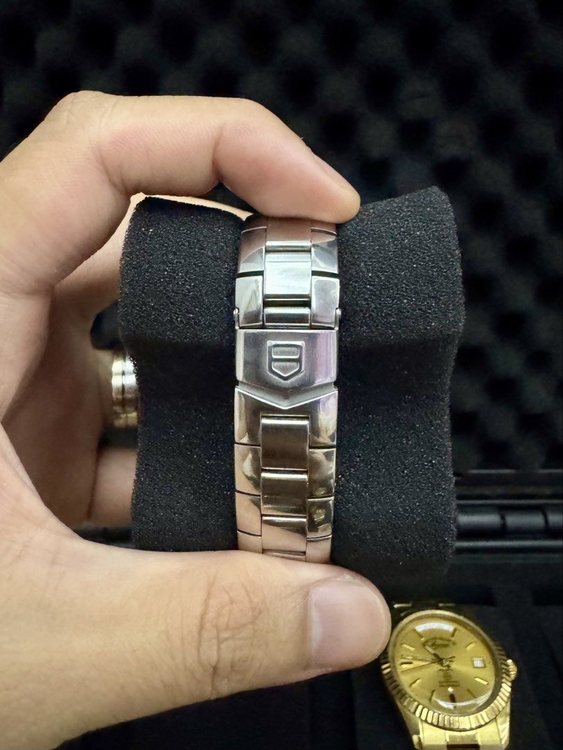 Tag Heuer Kirium Professional (Category: Luxury Watches) located in Taguig. Submitted by miltimepieces (Listing ID 1459382022, Image 3). Description: Tag Heuer Kirium Professional • Year: 1990s-2000s • Swiss Made • Quartz Movement • Iridescent Purple Mother-of-Pearl Dial • Date Display • Unidirectional Bezel with Markers • 28mm Case Size • Stainless Steel • Naked Meet-up: BGC Shipping: LBC Nationwide Same-Day Delivery: Grab (within serviceable ar