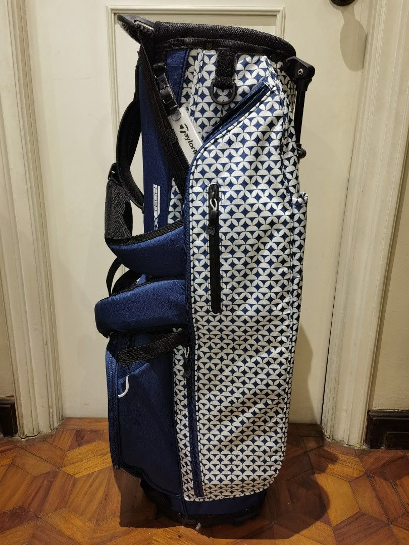 TaylorMade Flextech Stand Bag - Heritage Icon (Category: Golf) located in Pasig City. Submitted by partyonppl (Listing ID 1459326409, Image 1). Description: Original TaylorMade Flextech Stand Bag - Heritage Icon Description A 4-way divider top lets you organise your clubs for easier access when you come to the tee with weather resistant fabric to help protect your gear and clubs as you travel around the course. 7 pockets total give ample storage 