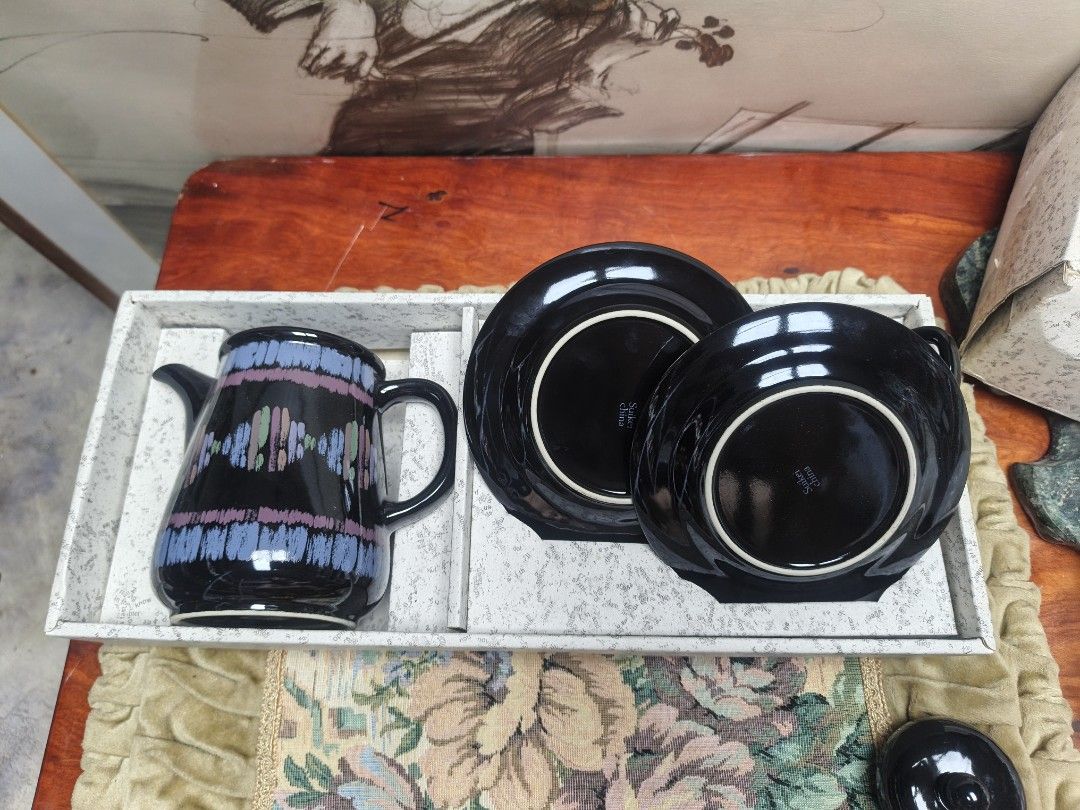 Tea pot and cup and saucer set (Category: Coffee & Tea Tableware) located in Paranaque City. Submitted by smileee124 (Listing ID 1459365318, Image 2). Description: 2box set avail pwde pang gift sa wedding etc..