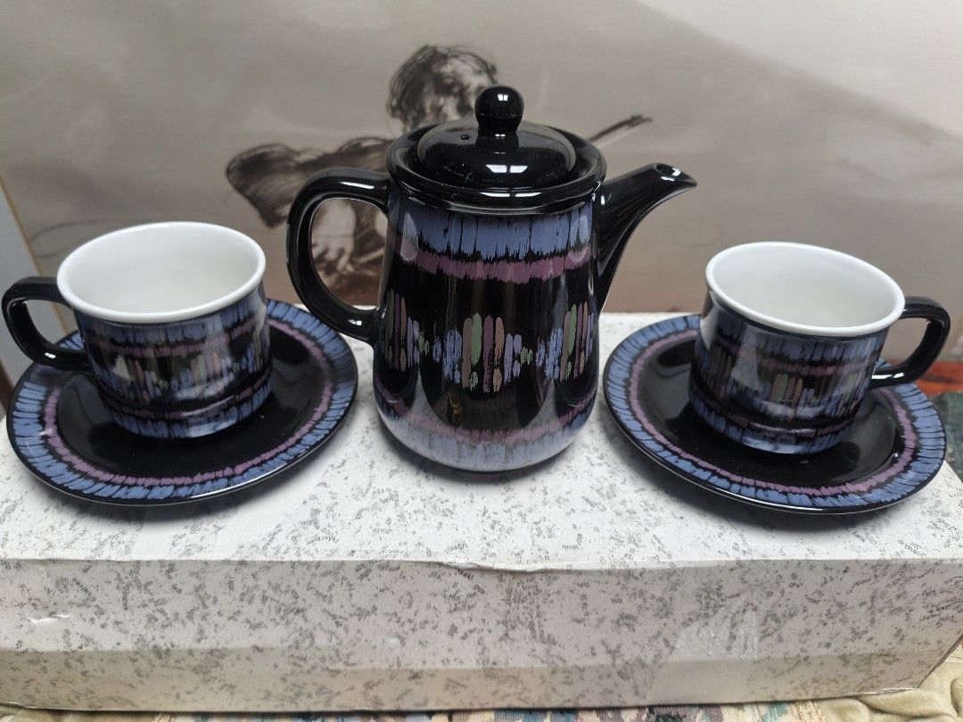 Tea pot and cup and saucer set (Category: Coffee & Tea Tableware) located in Paranaque City. Submitted by smileee124 (Listing ID 1459365318, Image 3). Description: 2box set avail pwde pang gift sa wedding etc..
