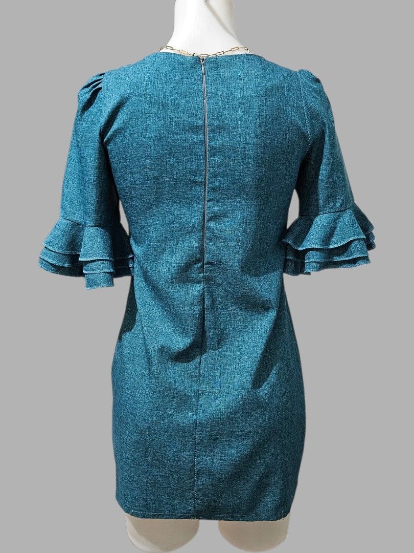 Teal Textured Dress with Ruffle Sleeves (Category: Dresses) located in Quezon City. Submitted by kirstenbella (Listing ID 1459443621, Image 2). Description: - Teal textured dress - Ruffle details on sleeves - Zipper closure at the back - Size: Medium - Like new condition .