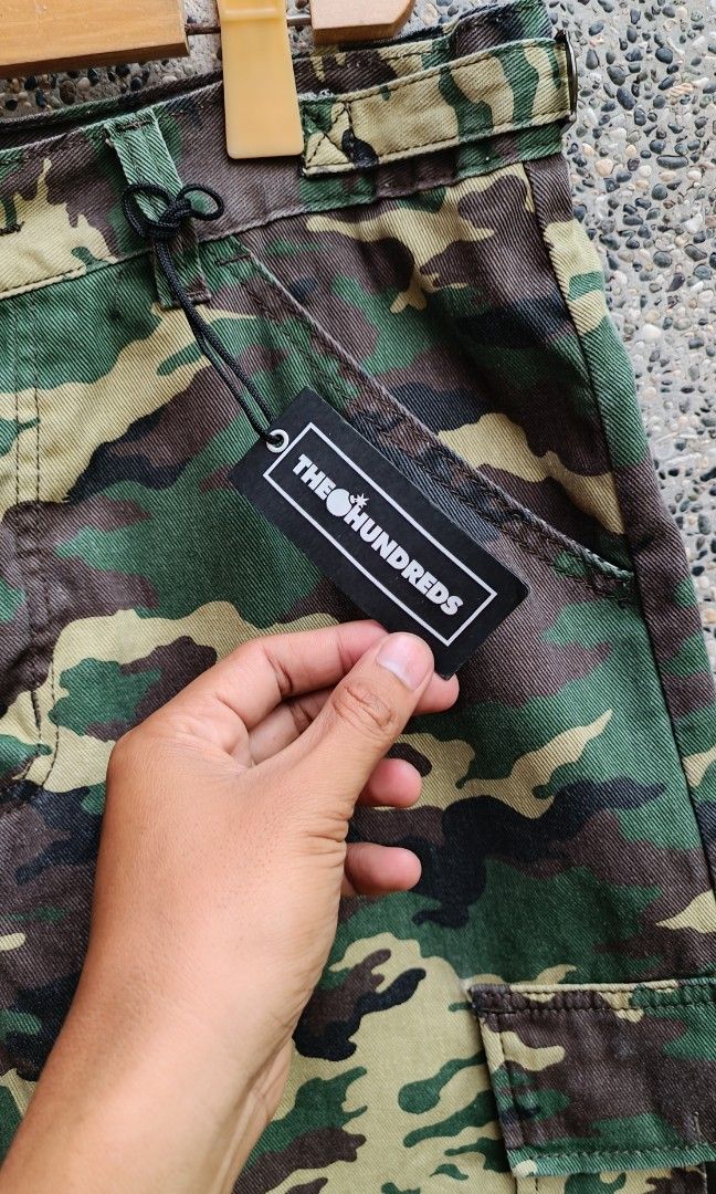 THE HUNDREDS CAMO CARGO SHORT (Category: Shorts) located in Davao. Submitted by st333tcartel (Listing ID 1459325698, Image 3). Description: Size 30 Waist 32 Length 21.5 Leg opening 12.
