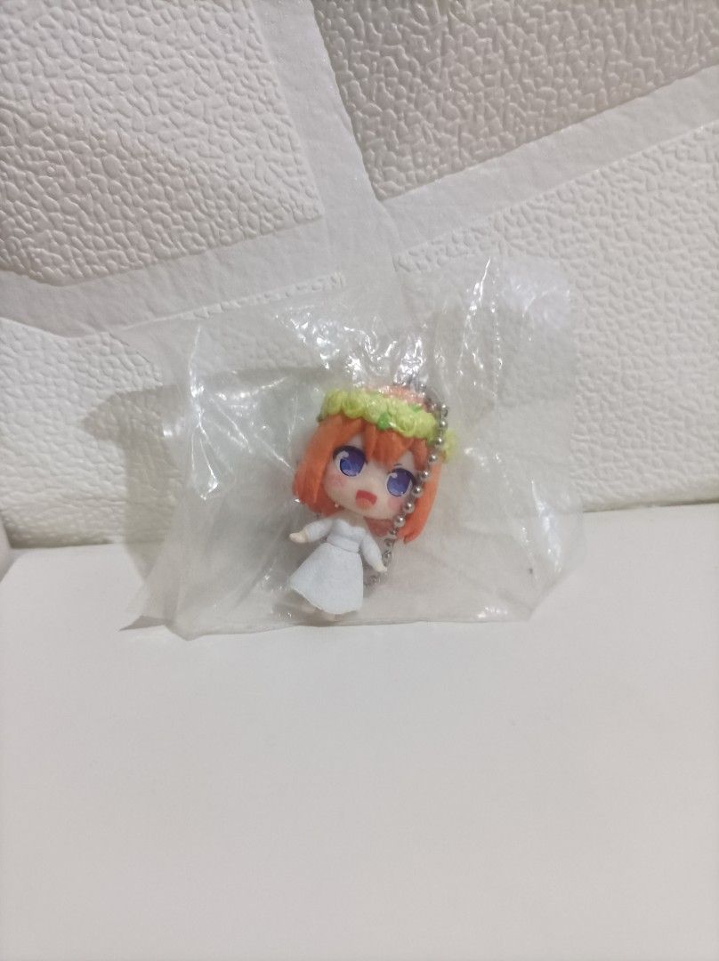 The Quintessential Quintuplets Nakano Yotsuba (Category: Designer & Blind Box Toys) located in Bacoor. Submitted by kuroochiii94695 (Listing ID 1459313898, Image 1). Description: - Cute chibi keychain featuring Nakano Yotsuba from The Quintessential Quintuplets. - Yotsuba is depicted wearing a lovely white dress and a delicate flower crown. - Comes in its original packaging, ensuring it's brand new. - An ideal gift for fans of the anime series. -