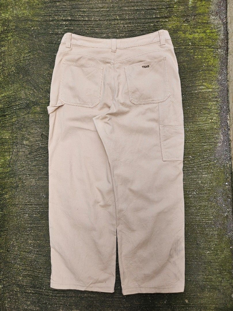 ARITZIA TNA Womens Carpenter Pants🪚 (Category: Other Bottoms) located in San Pablo. Submitted by pablo_pablo25 (Listing ID 1459352379, Image 1). Description: waist 34 lenght 39 hem 9.5 9/10 condi no issue.