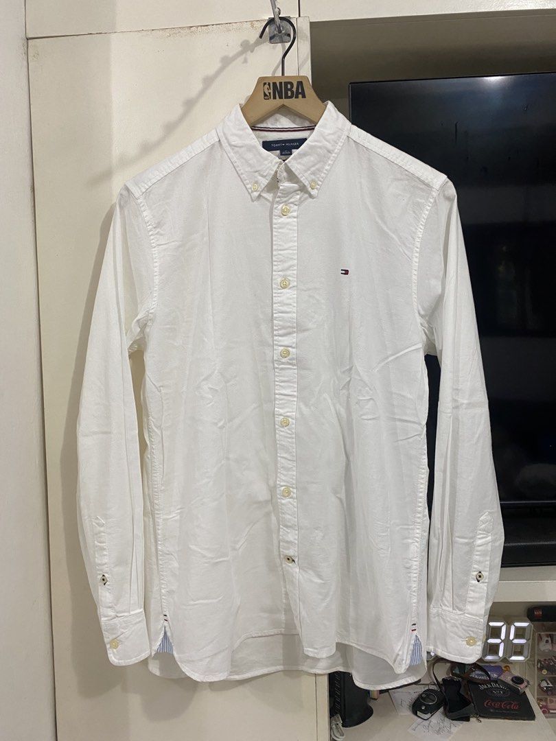Tommy hilfiger buttondown longsleeves (Category: Formal Shirts) located in Santa Maria. Submitted by jordangail (Listing ID 1459374150, Image 1). Description: Tommy hilfiger buttondown longsleeves Medium on tag 21x29/30 9.9/10 puting puti No issue As new condi Mine na Gcash Jnt God bless.