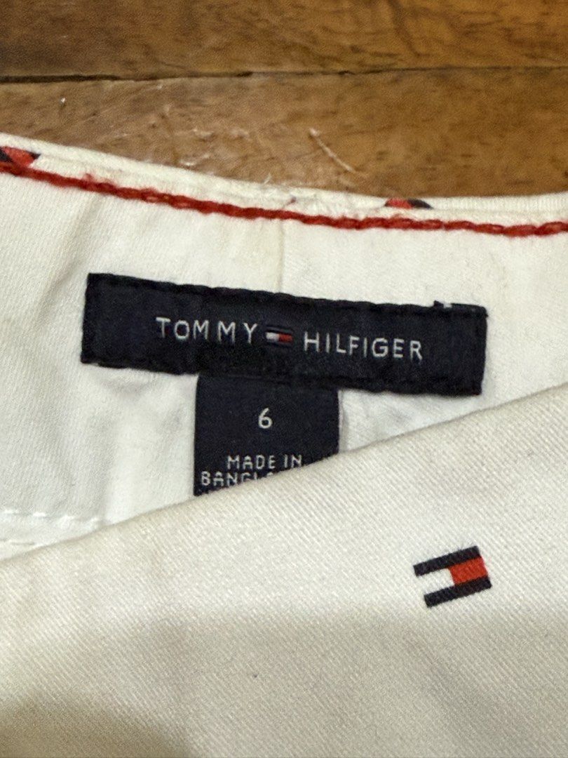 Tommy Hilfiger White Shorts Size 6 (Category: Shorts) located in Caloocan City. Submitted by oceans18 (Listing ID 1459412971, Image 2). Description: - White Tommy Hilfiger shorts - All-over mini flag logo print - Classic fit with belt loops - Button and zip closure - Made in Bangladesh - Size: 6.