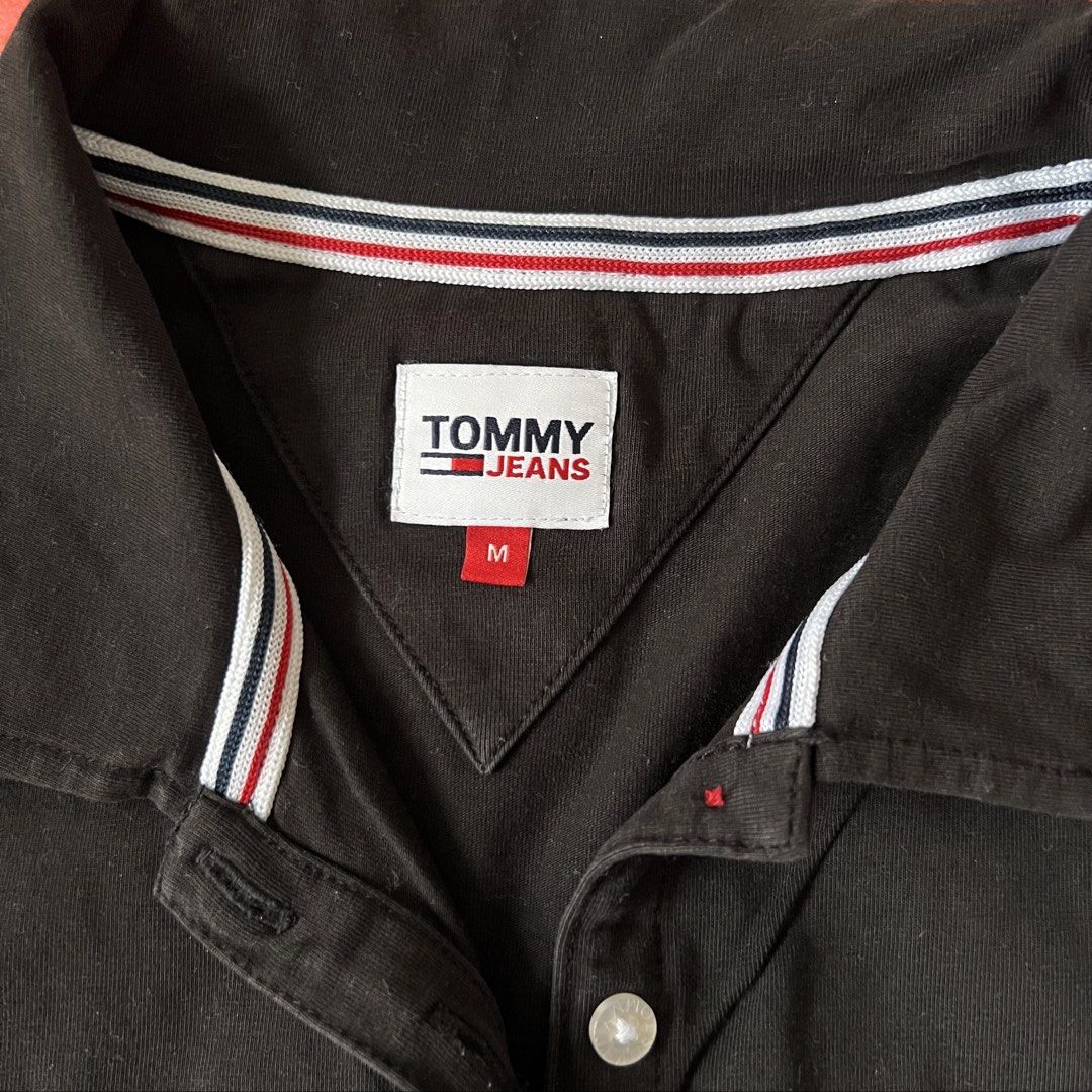 Tommy Jeans Black Button Down Polo Shirt (Category: Blouses) located in Paranaque City. Submitted by songel.co (Listing ID 1459356715, Image 2). Description: Tommy Jeans Black Button Down Polo Shirt Bought in Singapore Forgot the price but would be around 80sgd Size Medium Doesn’t fit me anymore Loc: Sun Valley Parañaque Mod: J&T / Lalamove Mop: Gcash / BDO .