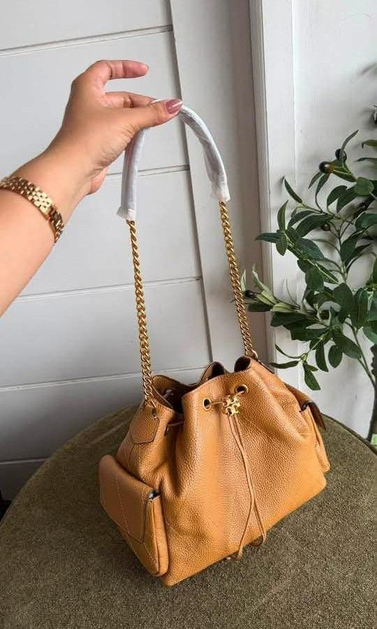 Tory Burch Charlie Quilted Drawstring Bag (Category: Luxury Bags & Wallets) located in Santa Cruz. Submitted by janelovebagswatchesshoesph (Listing ID 1459392837, Image 3). Description: Tory Burch Charlie Quilted Drawstring Bag featuring a polished gold-tone chain shoulder strap..