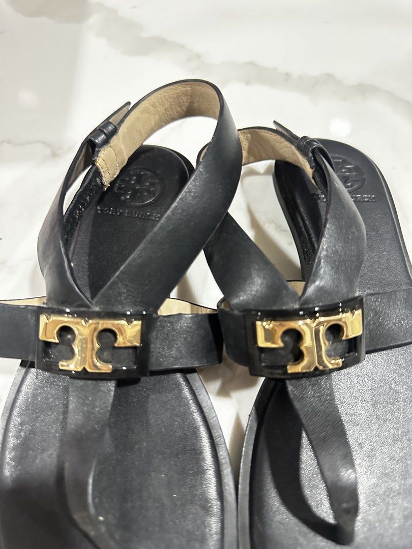 TORY BURCH Flat Sandal- Calf Leather (Category: Flats & Sandals) located in Angeles City. Submitted by claudinelaz (Listing ID 1459357062, Image 3). Description: onhand/mint condition - brand: tory buch - ₱4,500 a original price(SRP) 15k - size: US 5 W - original box included - used less than 5x (like new) - RFS: too small on me & decluttering - mop 🧾: gcash/ bank transfer (payo) - mod 🚚: j&t or lbc dm me to claim! dm for more photos!.