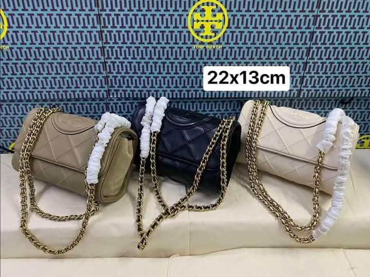 Tory Burch Fleming Convertible Shoulder Bag (Category: Luxury Bags & Wallets) located in Santa Cruz. Submitted by janelovebagswatchesshoesph (Listing ID 1459393931, Image 1). Description: Tory Burch Fleming Convertible Shoulder Bag featuring diamond quilting and a gold-tone chain strap..
