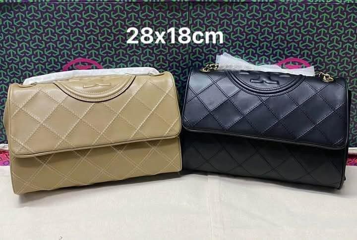Tory Burch Fleming Shoulder Bag (Category: Luxury Bags & Wallets) located in Santa Cruz. Submitted by janelovebagswatchesshoesph (Listing ID 1459389066, Image 1). Description: .