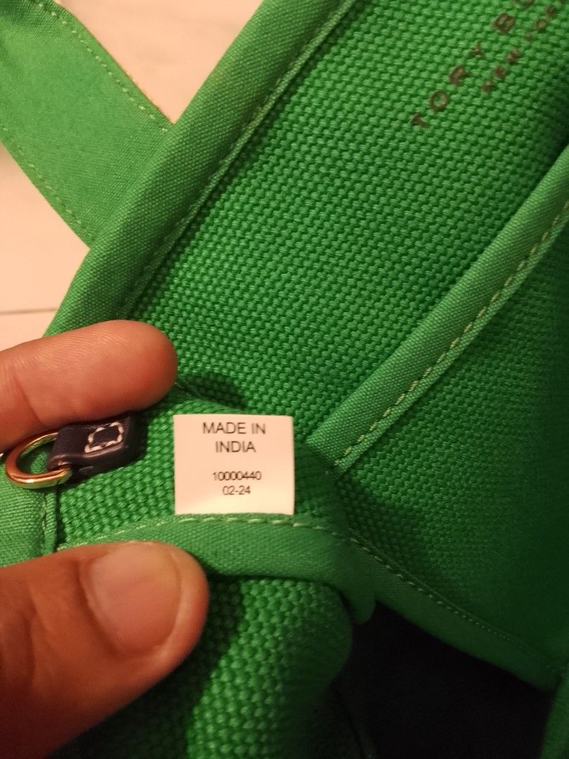 Tory Burch Tote Bag - Green (Category: Luxury Bags & Wallets) located in Talisay. Submitted by southernthrifts (Listing ID 1459397906, Image 1). Description: - Authentic Green Tory Burch Tote Bag - Made in India - Durable Canvas Material - Ideal for Everyday Use - Serial Number: 10000440 - Date Code: 02-24.
