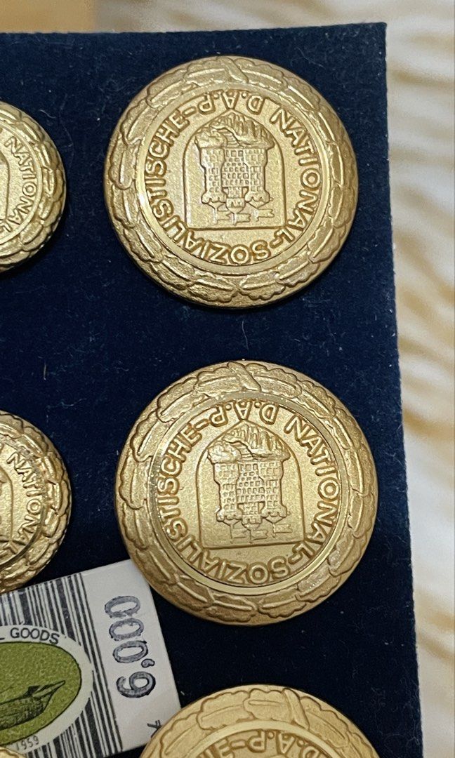 Traditional goods gold buttons (Category: Earrings) located in Quezon City. Submitted by sissymissy1527 (Listing ID 1459390685, Image 3). Description: Unused 1pc missing kita naman kaagad sa photos In good condition .