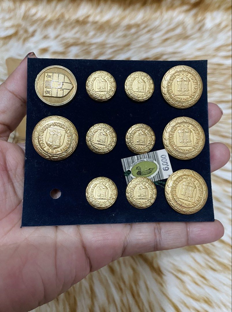 Traditional goods gold buttons (Category: Earrings) located in Quezon City. Submitted by sissymissy1527 (Listing ID 1459390685, Image 2). Description: Unused 1pc missing kita naman kaagad sa photos In good condition .