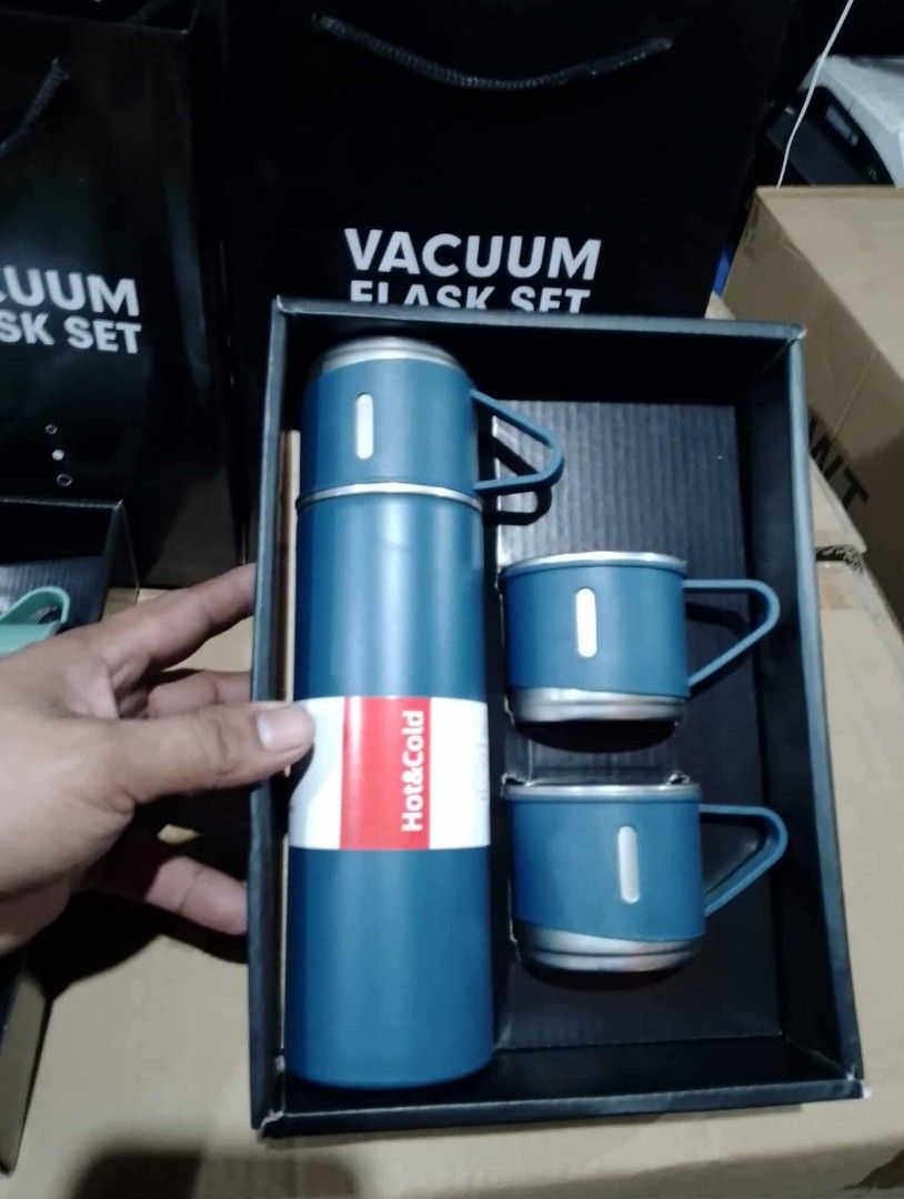 Travel tumber (Category: Water Bottles & Tumblers) located in Manila. Submitted by joydolor (Listing ID 1459311404, Image 2). Description: Travel tumbler 500ml Hot and cold for 12 hrs Stainless White Black Blue Grey Green Pink.