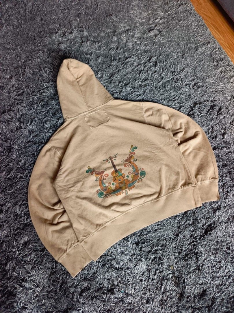True Religion Hoodie Boxy type (Category: Coats, Jackets and Outerwear) located in Davao. Submitted by karlito. (Listing ID 1459361823, Image 1). Description: Width 25 Length 25 Color rate 8.5/10 Condition 9/10 Colors may vary due to camera quality and lighting..