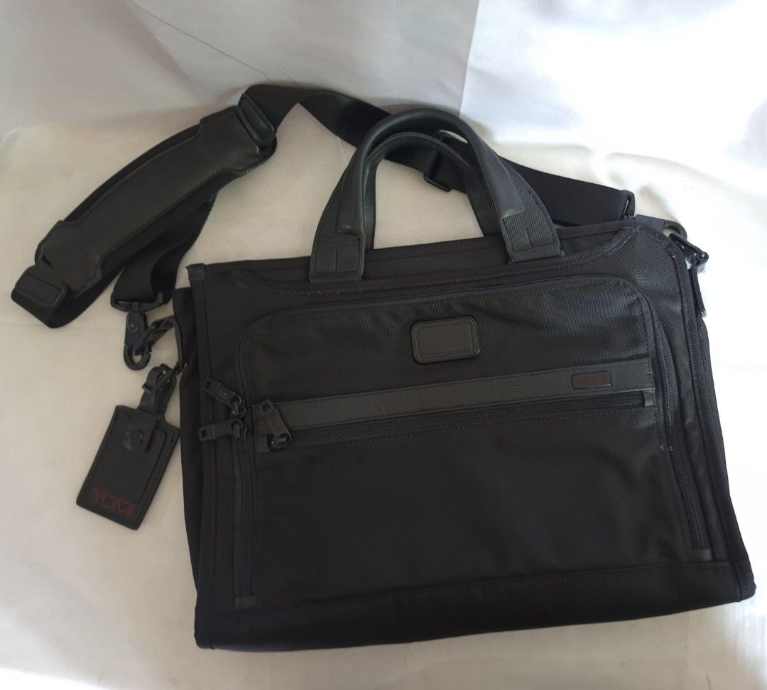 Tumi Alpha 2 Slim... (Category: Briefcases) located in Davao. Submitted by bae214214 (Listing ID 1459321779, Image 2). Description: Ptpa Salamat admin Tumi Alpha 2 Slim Deluxe Portfolio Business Briefcase "26110D2" Dimension Approx: 16 x 12 x 3 Excellent color and condition No issue ‼️ malinis labas at loob sobrang ganda at solid pa Price: 9,500 .
