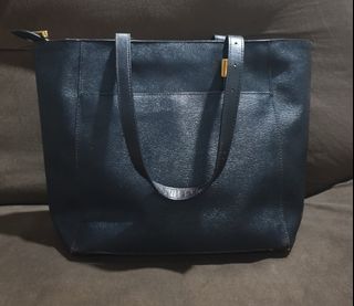 (Category: ) located in . Submitted by nvdluxurygoods (Listing ID 1459405507, Image 1). Description: .