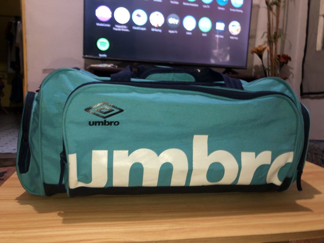 umbro travelling bag (Category: Beach Bags) located in Aliaga. Submitted by imang_13 (Listing ID 1459362628, Image 1). Description: gently used issue lang is nawawala na yung strap nya and last one will see on last photo other than that maayos un bag :) good for 7-10kg.