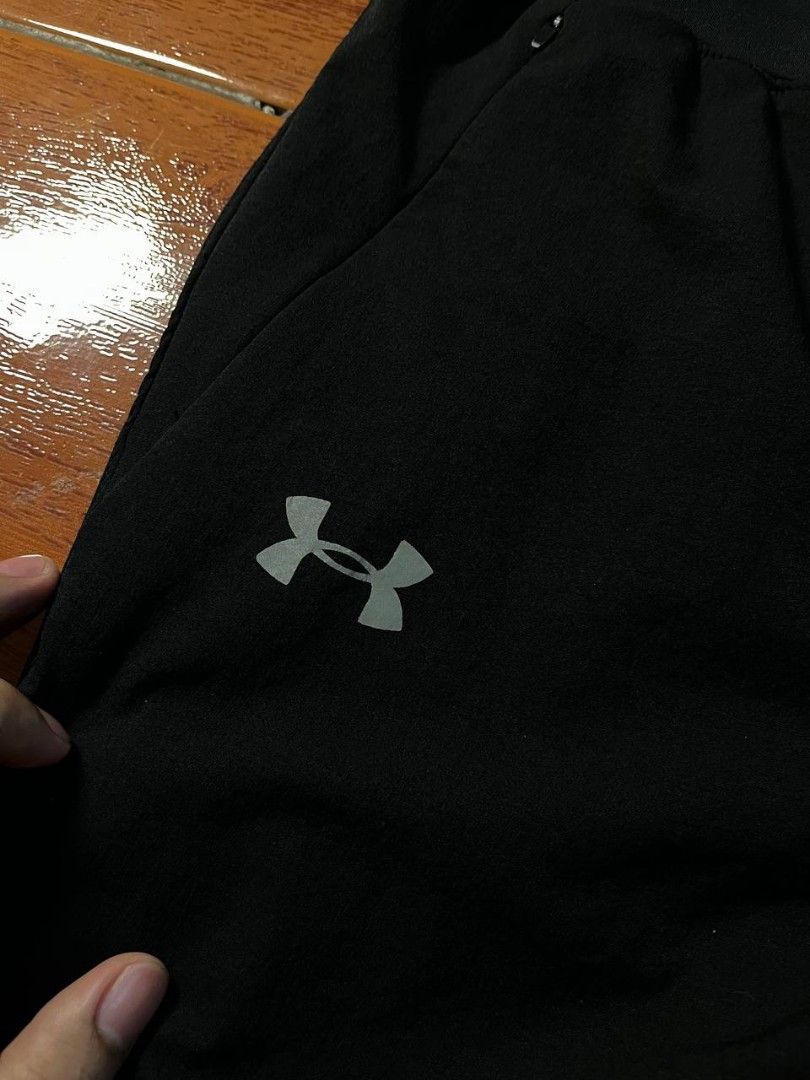 Under armour jogger cold gear pants (Category: Joggers) located in Quezon City. Submitted by thomosssss (Listing ID 1459476525, Image 3). Description: Under armour cold gear ‎Dimes 31 width (adjustable) 39 length ‎📌No issue complete tags has zipper sa bandang Lo adjustable waist (Tali/stretchable) ‎.