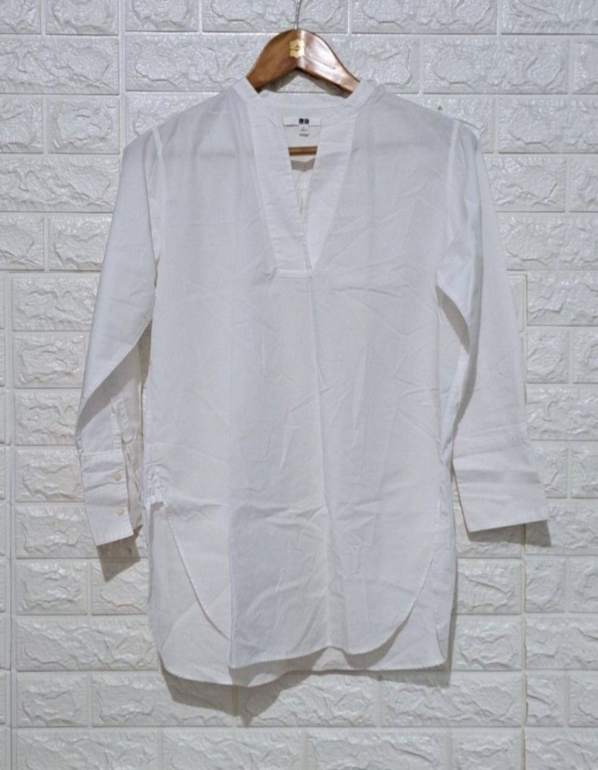 Uniqlo 3/4 Sleeve Top (Category: Others Tops) located in Taguig. Submitted by authprelovedonlineshop2 (Listing ID 1459366499, Image 2). Description: - Uniqlo 3/4 sleeve shirt - Color: White - Features: V-neck, buttoned cuffs, curved hem - Fit: Relaxed - Material: Cotton-polyester blend - Size: S Uniqlo 3/4 Sleeve Top Excellent Condition Small Php348 🍀All items are preloved unless stated as brand new. 🍀Please manage your expectations. Major flaw