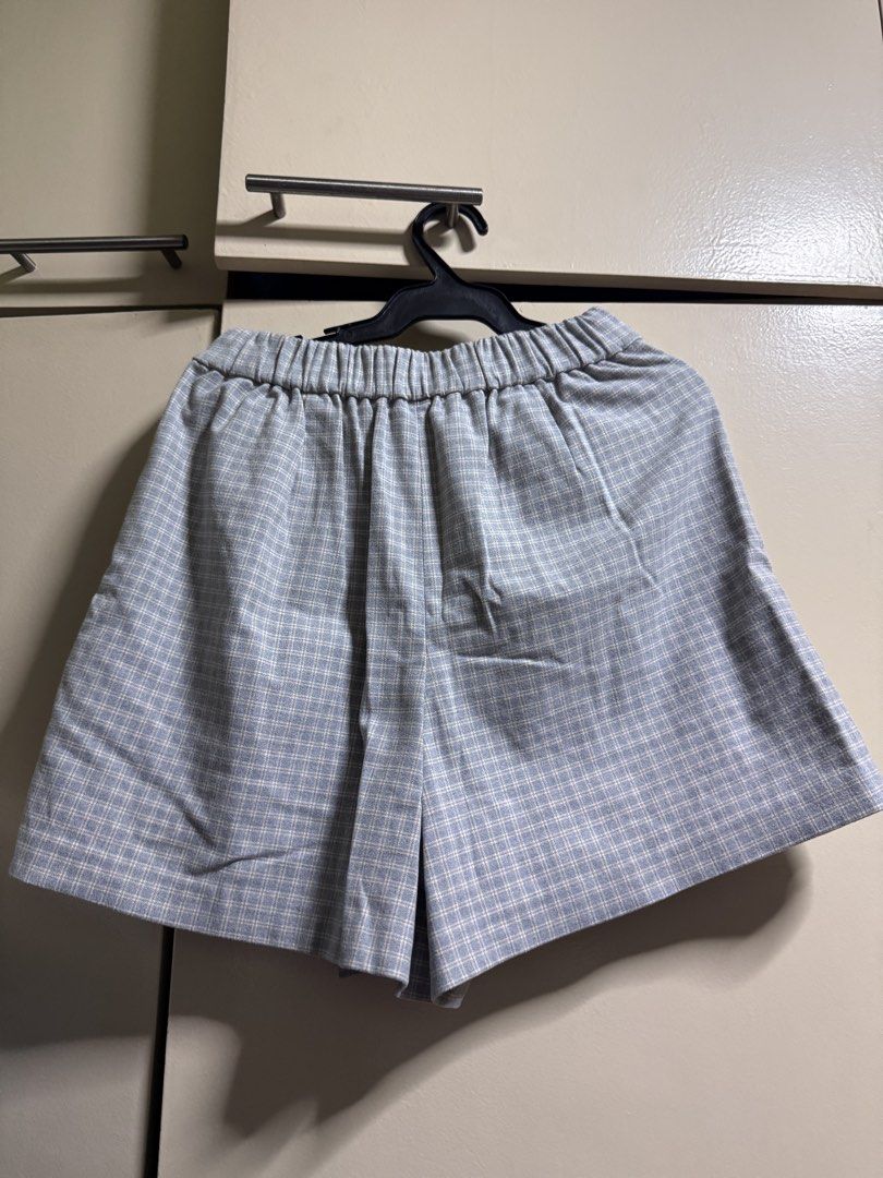 UNIQLO - Blue and Brown Checkered Skort (Category: Skirts) located in Cainta. Submitted by wisdumbo (Listing ID 1459372225, Image 2). Description: Reason(s) for selling: Not my style Mode of payment: Gcash.