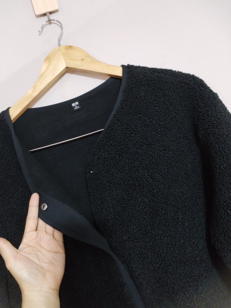 Uniqlo black fleece jacket (Category: Coats, Jackets and Outerwear) located in Lucena. Submitted by styleddsc (Listing ID 1459301395, Image 3). Description: .