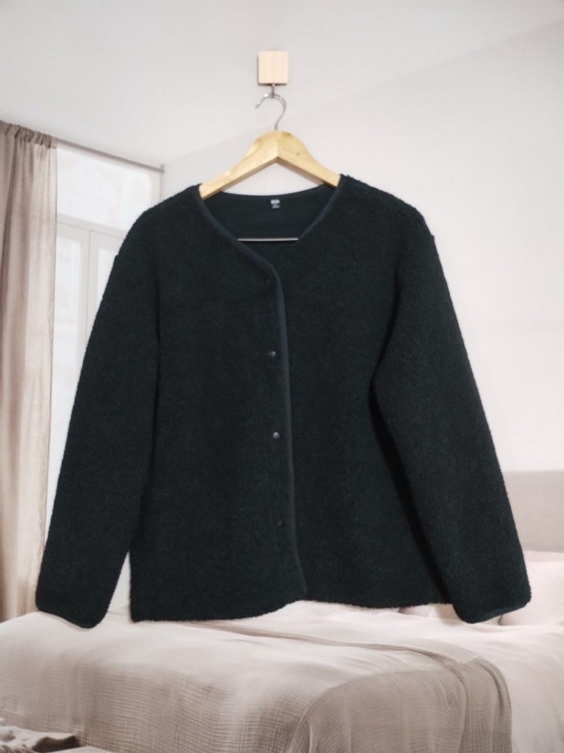 Uniqlo black fleece jacket (Category: Coats, Jackets and Outerwear) located in Lucena. Submitted by styleddsc (Listing ID 1459301395, Image 2). Description: .