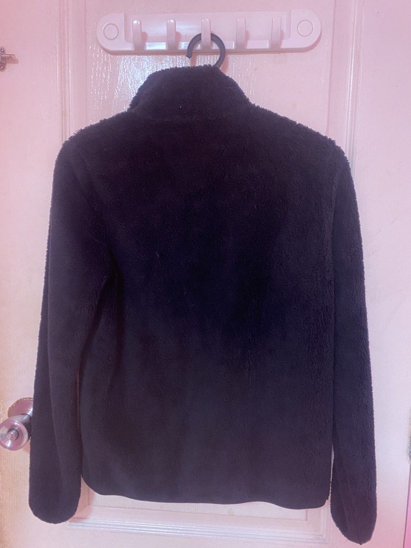 Uniqlo black fleece jacket (Category: Coats, Jackets and Outerwear) located in Quezon City. Submitted by koko.b (Listing ID 1459374937, Image 2). Description: .