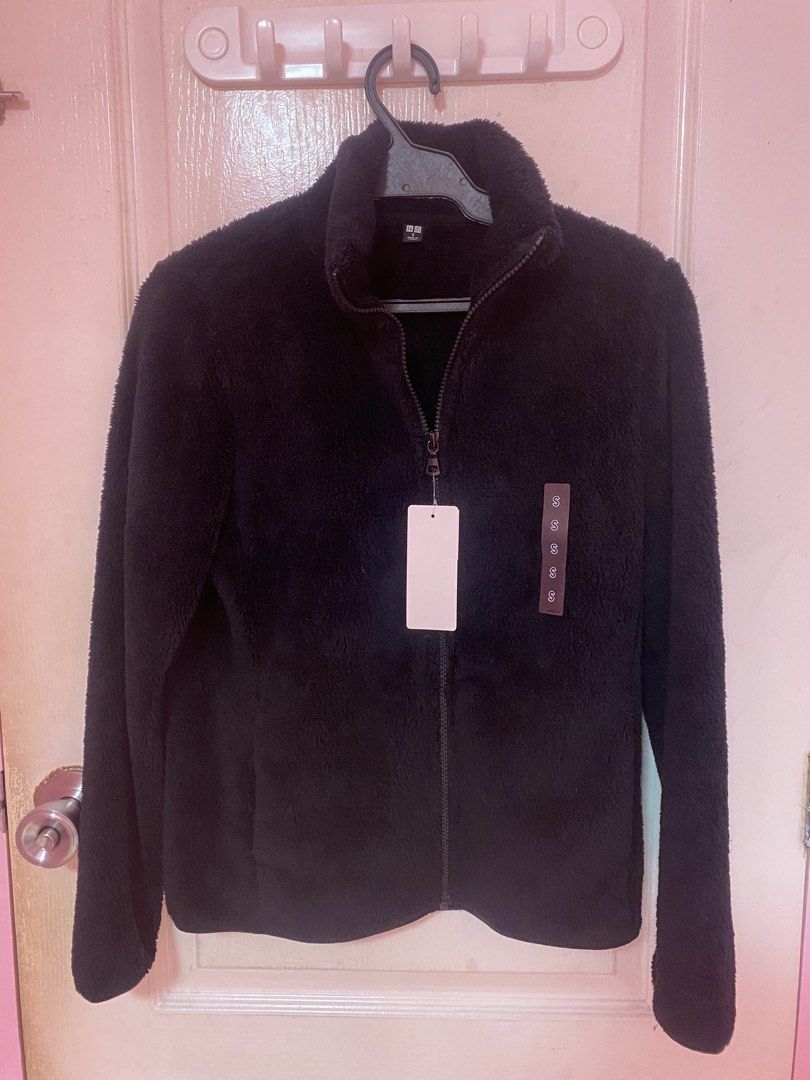 Uniqlo black fleece jacket (Category: Coats, Jackets and Outerwear) located in Quezon City. Submitted by koko.b (Listing ID 1459374937, Image 1). Description: .