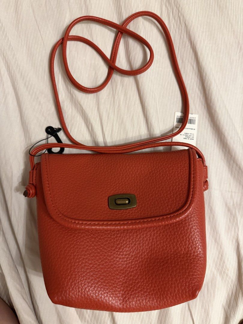 Uniqlo Gem Bag (Orange/Red) Small (Category: Cross-body Bags) located in Quezon City. Submitted by lizellescloset (Listing ID 1459471681, Image 1). Description: - Stylish orange/red tote bag - Durable canvas material - Spacious interior - Classic and versatile design - iphone 13 to scale size.