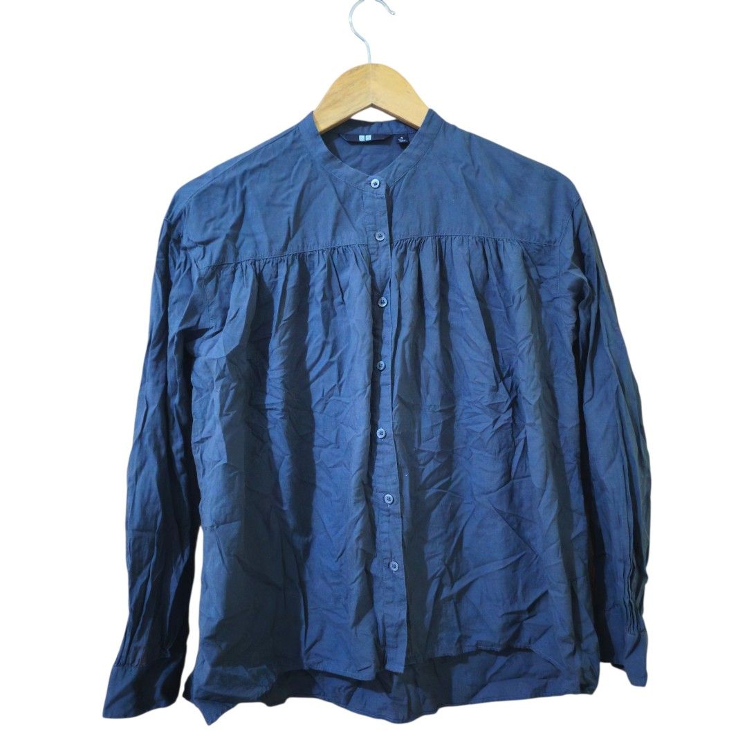 Uniqlo Grey Long Sleeve Cotton Button Up (Category: Longsleeves) located in Tagaytay City. Submitted by jesssipreloved (Listing ID 1459341069, Image 1). Description: - Uniqlo Long Sleeve Blouse - Color: Dark Grey - Size: Medium (M) - Material: 100% Cotton - Features: Mandarin collar, button-up front - Wrinkly from storage but in good condition; just needs a good iron/steam DM for measurements and other info 😊.