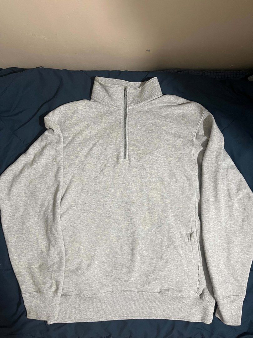 Uniqlo Grey Quarter Zip Sweatshirt (Category: Coats, Jackets and Outerwear) located in Baguio. Submitted by mintchoc1 (Listing ID 1459463357, Image 1). Description: - Original price: 1990 - Bought from Uniqlo - Negotiable - Size: Medium (M).