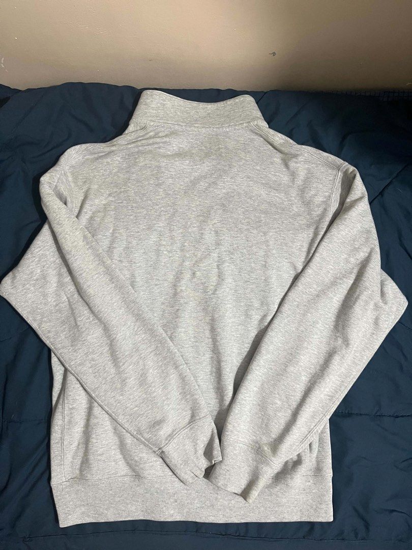 Uniqlo Grey Quarter Zip Sweatshirt (Category: Coats, Jackets and Outerwear) located in Baguio. Submitted by mintchoc1 (Listing ID 1459463357, Image 3). Description: - Original price: 1990 - Bought from Uniqlo - Negotiable - Size: Medium (M).