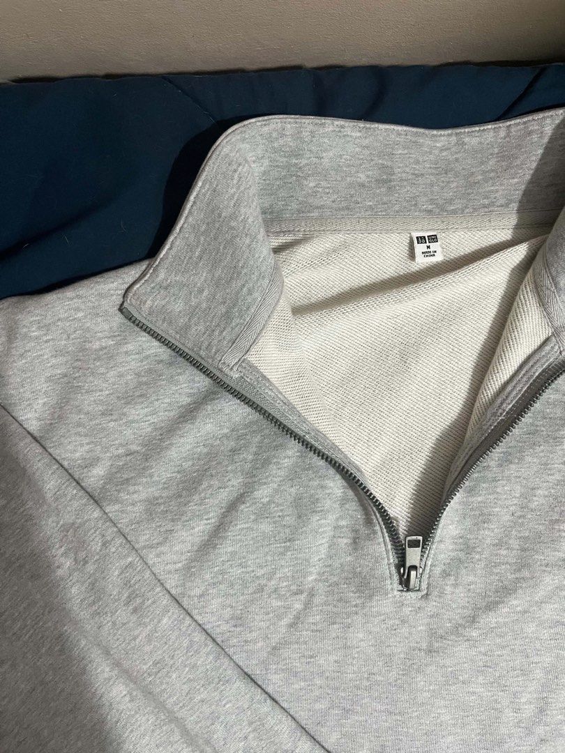 Uniqlo Grey Quarter Zip Sweatshirt (Category: Coats, Jackets and Outerwear) located in Baguio. Submitted by mintchoc1 (Listing ID 1459463357, Image 2). Description: - Original price: 1990 - Bought from Uniqlo - Negotiable - Size: Medium (M).
