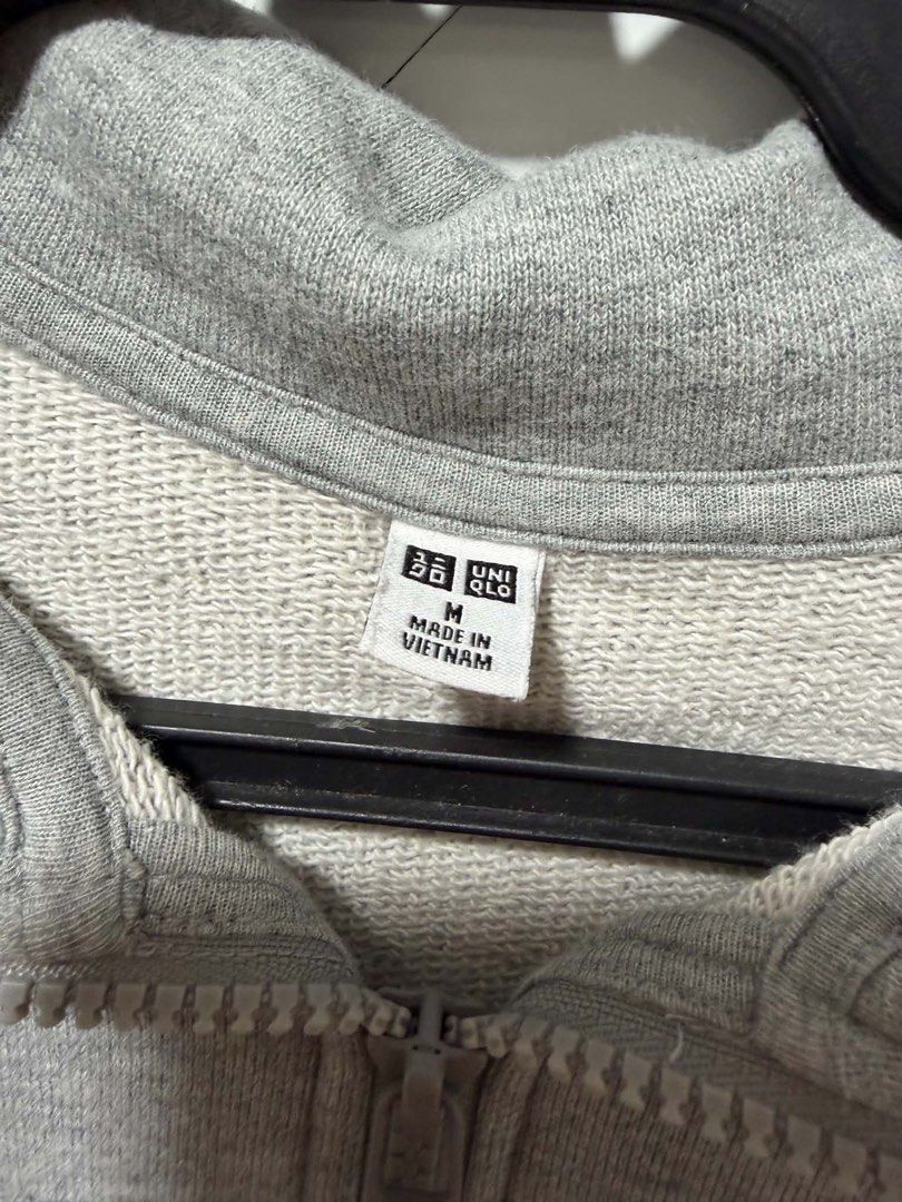 UNIQLO GREY ZIP UP SWEATSHIRT (Category: Coats, Jackets and Outerwear) located in Quezon City. Submitted by prelovedclub.by.a (Listing ID 1459428082, Image 1). Description: FITS SMALL TO MEDIUM BOUGHT AT UNIQLO FOR AROUND 1K MOP: GCASH/MARIBANK/BDO MOD: LALAMOVE/J&T/GRAB.